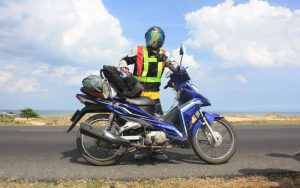 Chuẩn bị hành lý gọn nhẹ cùng giấy tờ hợp lệ